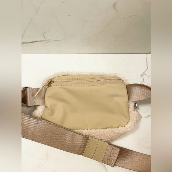 LULULEMON Everywhere Fleece Belt Bag - Picture 8 of 13
